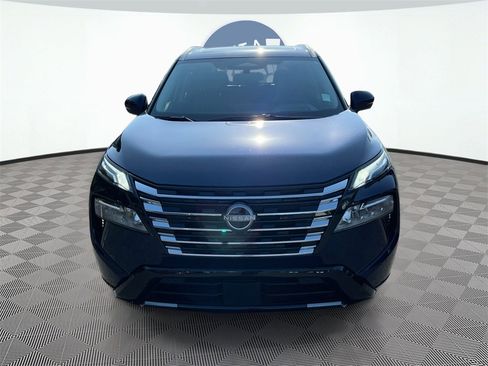 Used 2025 Nissan Rogue Platinum w/ Tech Package image 2