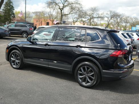 Certified 2022 Volkswagen Tiguan SE w/ Panoramic Sunroof Package image 10
