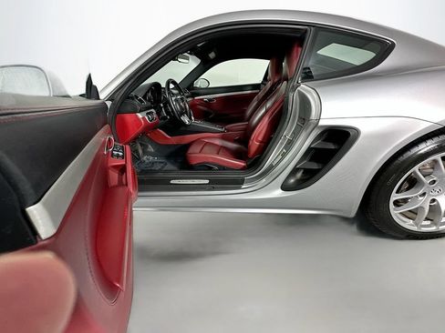 Used 2019 Porsche 718 Cayman RWD image 5