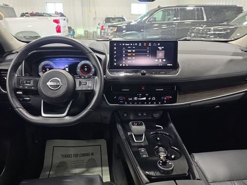 Used 2024 Nissan Rogue Platinum w/ Platinum Premium Package AWD/4WD image 9