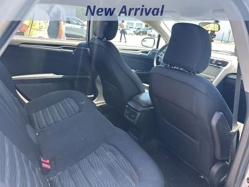 Used 2016 Ford Fusion SE FWD image 6