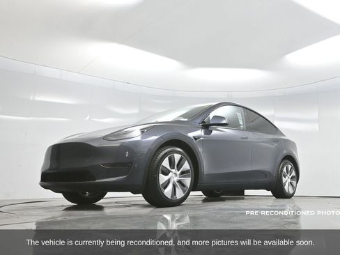 Used 2023 Tesla Model Y 2WD image 54