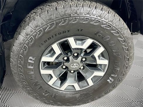 Used 2022 Toyota Tacoma TRD Off-Road image 28