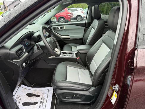 Used 2023 Ford Explorer XLT w/ Equipment Group 202A AWD/4WD image 9