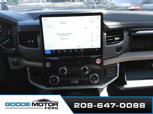 Used 2024 Ford Expedition Limited AWD/4WD image 3