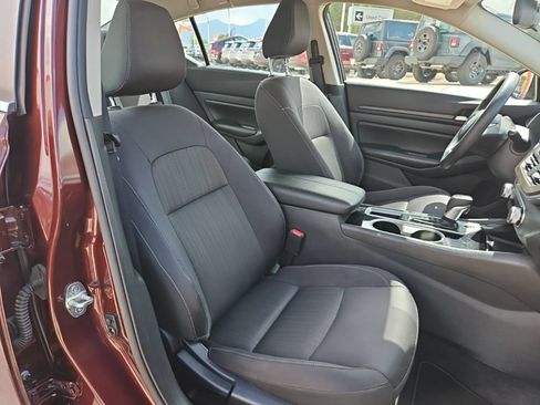 Used 2024 Nissan Altima 2.5 SV FWD image 23