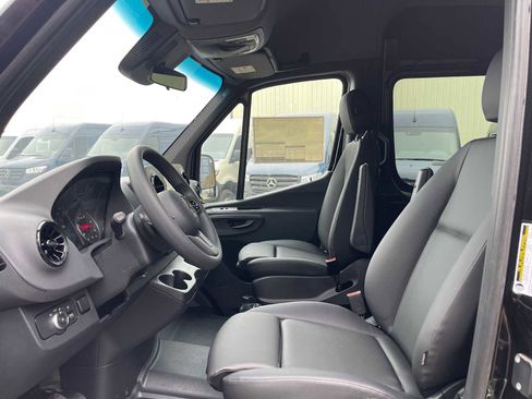 Used 2024 Mercedes-Benz Sprinter 2500 image 20