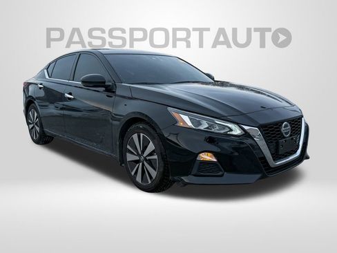 Certified 2022 Nissan Altima 2.5 SV w/ SV Premium Package image 2