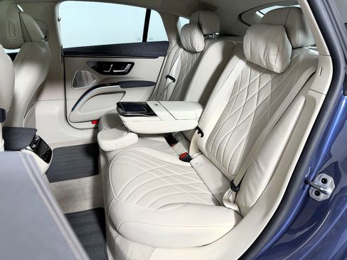 Used 2022 Mercedes-Benz EQS 580 4MATIC Sedan image 36