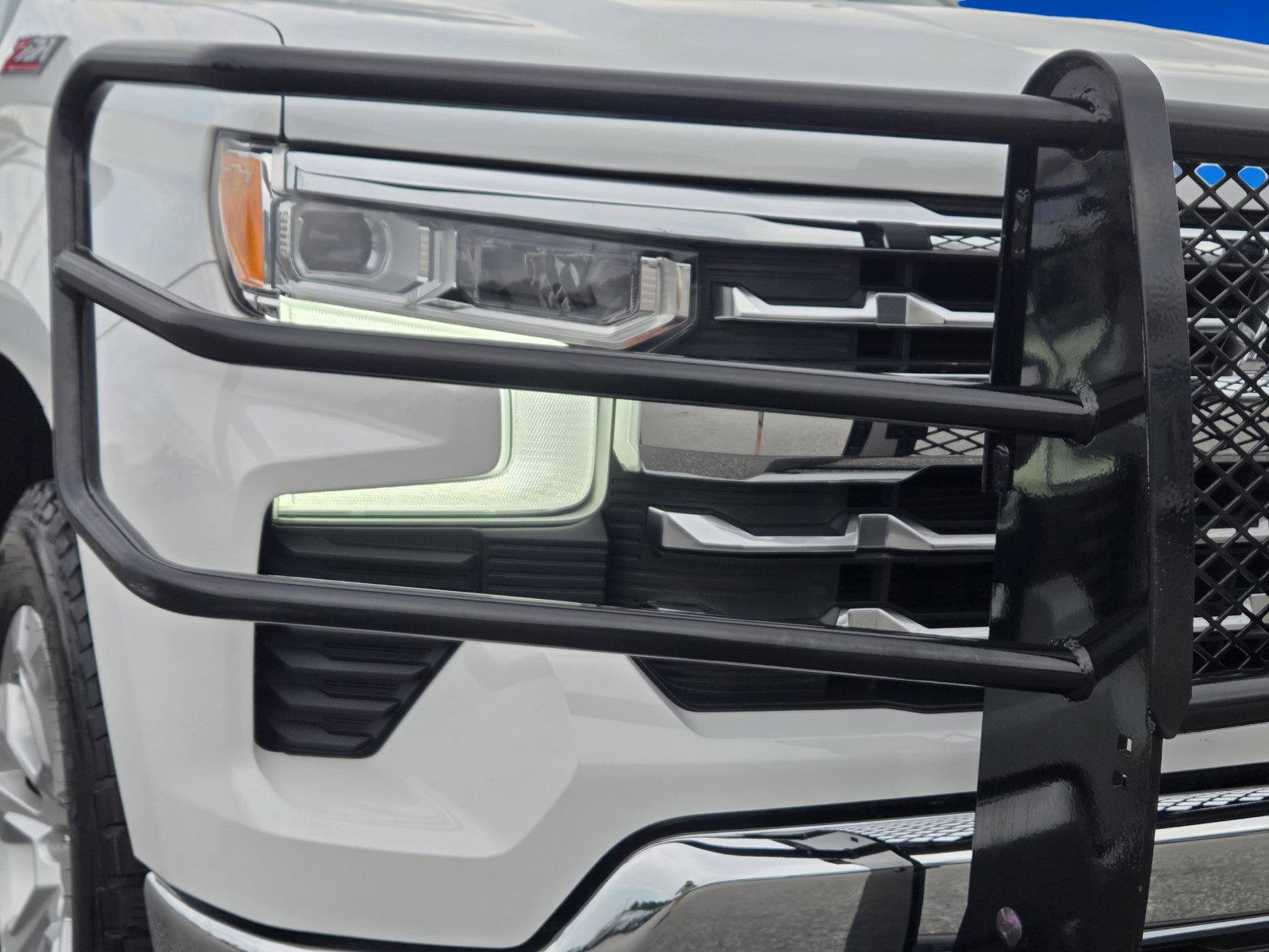 Used 2023 Chevrolet Silverado 1500 LTZ w/ Technology Package AWD/4WD image 3