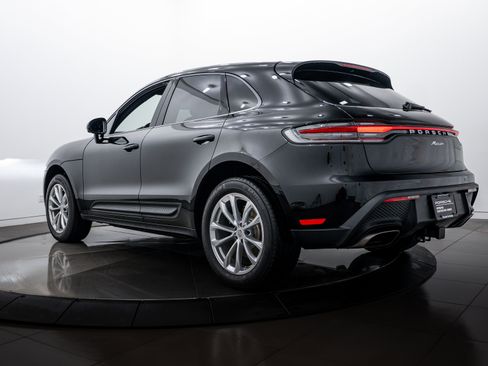 Certified 2025 Porsche Macan image 3