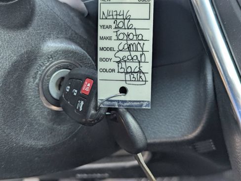 Used 2016 Toyota Camry SE FWD image 34