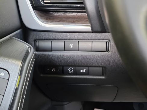 Used 2025 Nissan Rogue Platinum FWD image 25