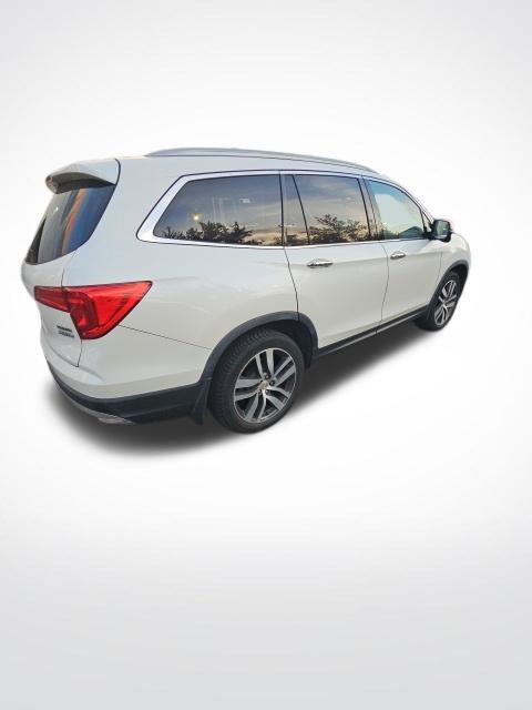 Used 2017 Honda Pilot Touring image 2