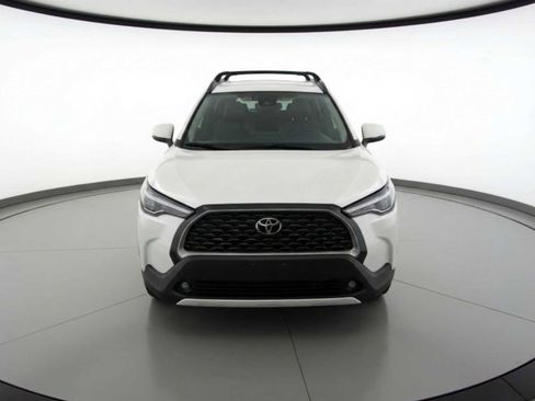 Certified 2023 Toyota Corolla Cross XLE image 2