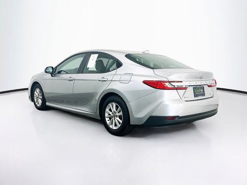Used 2025 Toyota Camry LE FWD image 5
