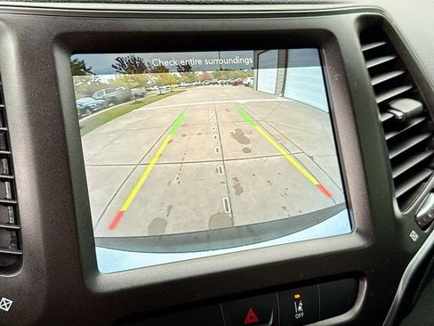 Used 2022 Jeep Cherokee Trailhawk image 14