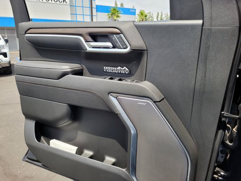Used 2025 Chevrolet Silverado 1500 High Country w/ Midnight Edition AWD/4WD image 25