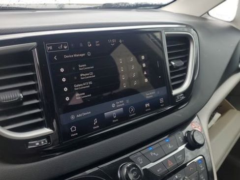 Certified 2024 Chrysler Pacifica Touring-L image 15