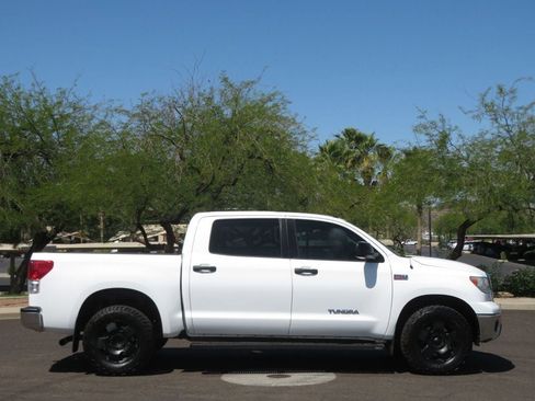 Used 2013 Toyota Tundra 4x4 CrewMax w/ Tow Pkg image 3