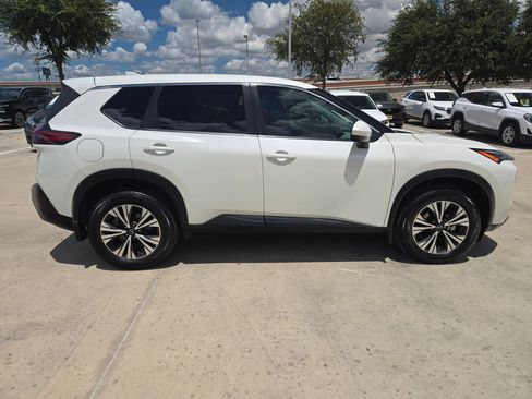 Used 2023 Nissan Rogue SV FWD image 2