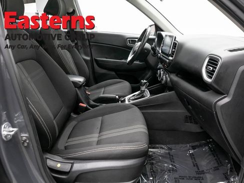 Used 2025 Hyundai Venue SEL FWD image 23