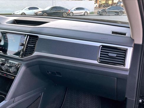 Used 2023 Volkswagen Atlas SEL Premium image 18