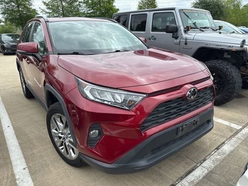 Used 2020 Toyota RAV4 XLE Premium FWD image 1