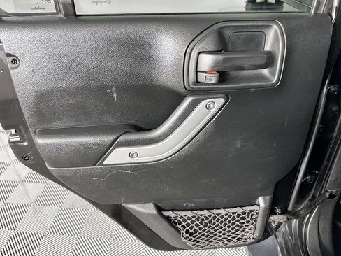 Used 2017 Jeep Wrangler Unlimited Sahara w/ Connectivity Group image 24