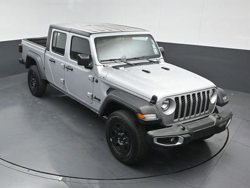 Used 2023 Jeep Gladiator Sport w/ Trailer Tow Package image 9