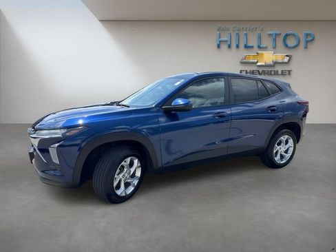 Used 2024 Chevrolet Trax LS w/ LS Convenience Package FWD image 10