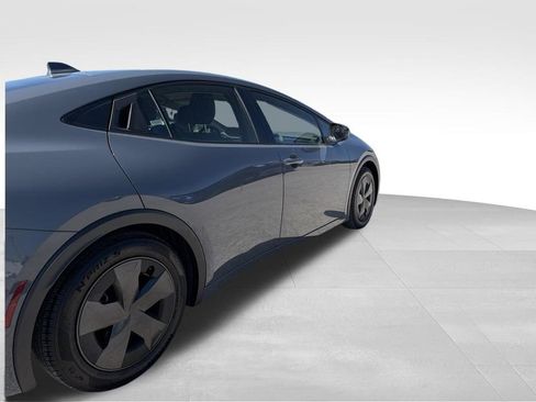 Used 2025 Toyota Prius LE FWD image 4