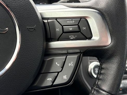 Used 2017 Ford Mustang Coupe image 7