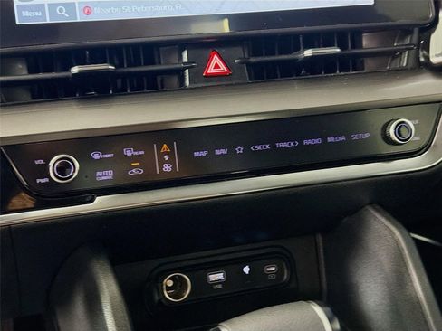 Certified 2023 Kia Sportage EX FWD image 13