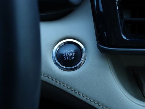 Used 2023 Toyota Highlander XLE image 28