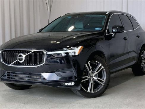 Used 2021 Volvo XC60 T5 Momentum w/ Protection Package Premier FWD image 2