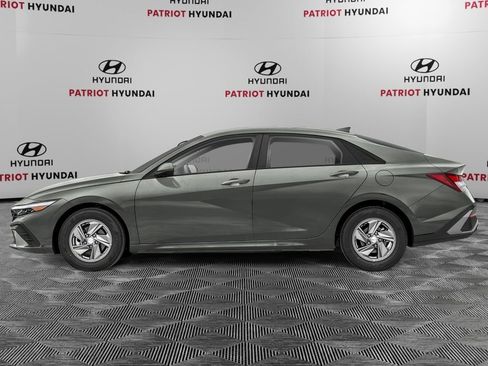 New 2026 Hyundai Elantra SE FWD image 3