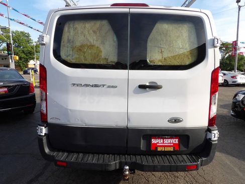 Used 2015 Ford Transit 250 130 Low Roof w/ Exterior Upgrade Package RWD image 4