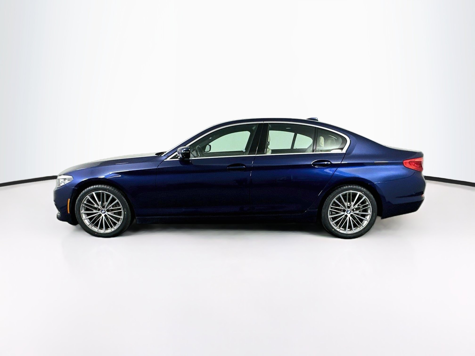 Used 2019 BMW 530i w/ Premium Package RWD image 4