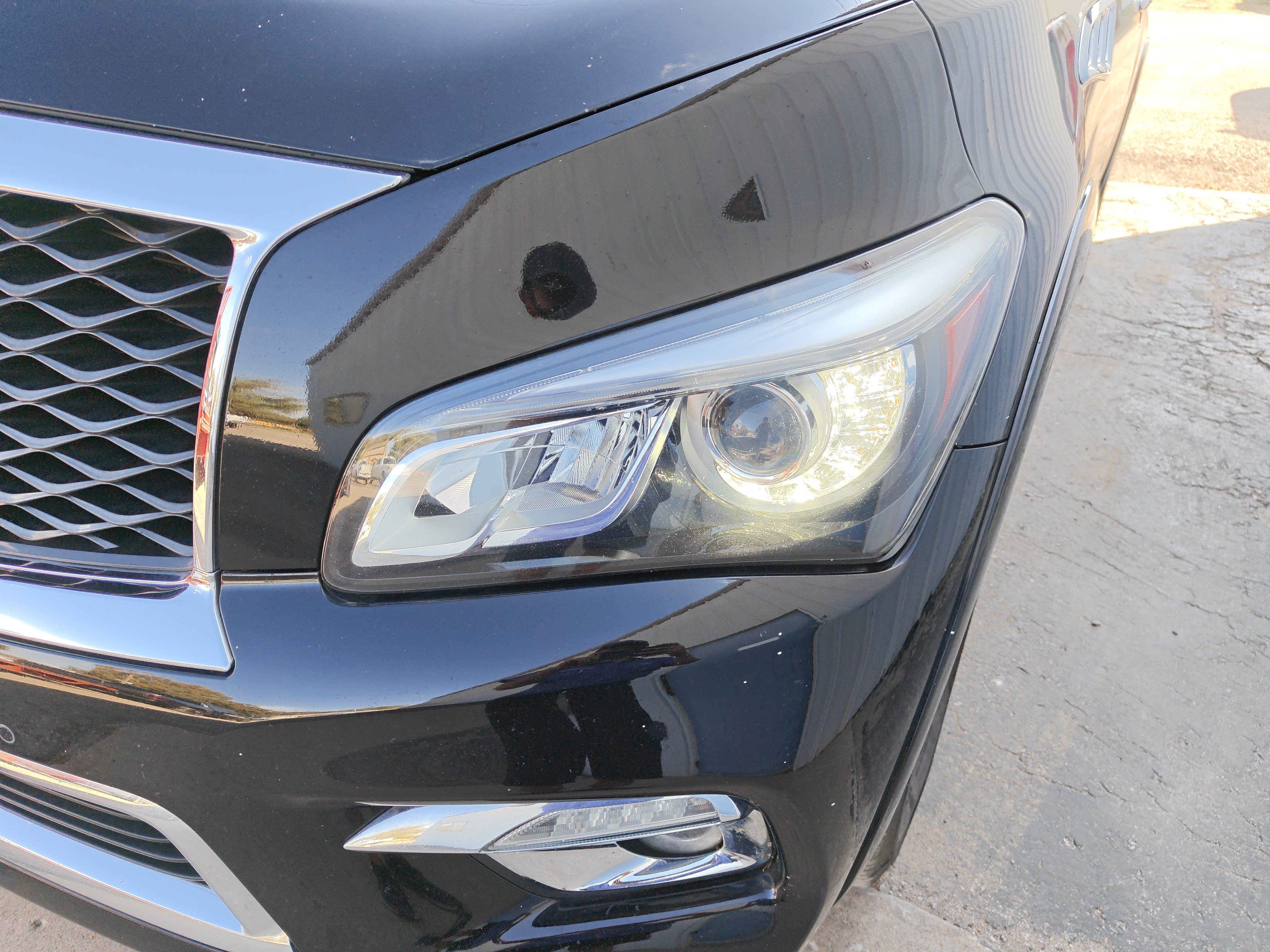 Used 2017 INFINITI QX80 4WD w/ Driver Assistance Package image 6