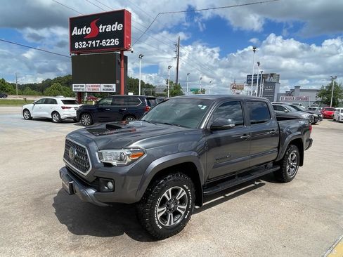Used 2019 Toyota Tacoma TRD Sport w/ Technology Package AWD/4WD image 4