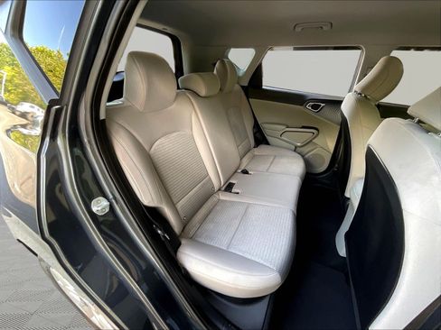 Used 2020 Kia Soul S FWD image 23