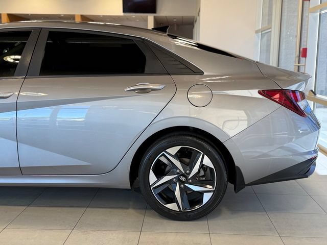 Used 2023 Hyundai Elantra SEL w/ Convenience Package FWD image 9