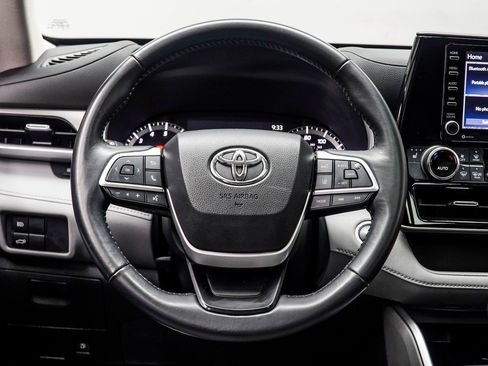 Used 2022 Toyota Highlander XLE image 15