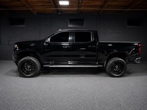 Used 2019 Chevrolet Silverado 1500 High Country w/ Technology Package AWD/4WD image 3