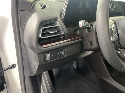 Certified 2024 Chevrolet Traverse RS image 28