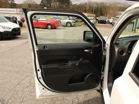 Used 2014 Jeep Patriot Sport FWD image 18