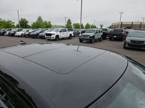 Used 2022 Chrysler 300 S w/ Comfort Group RWD image 9