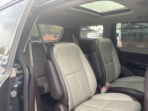 Used 2015 Kia Sedona SX Limited image 27