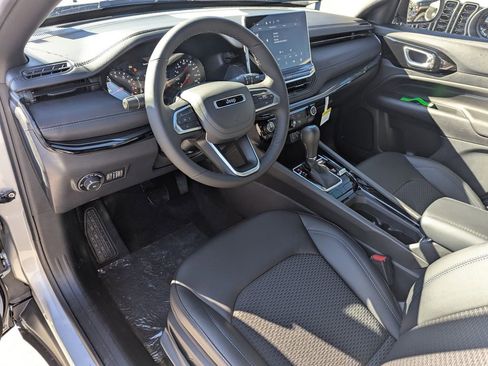 New 2026 Jeep Compass Latitude image 11